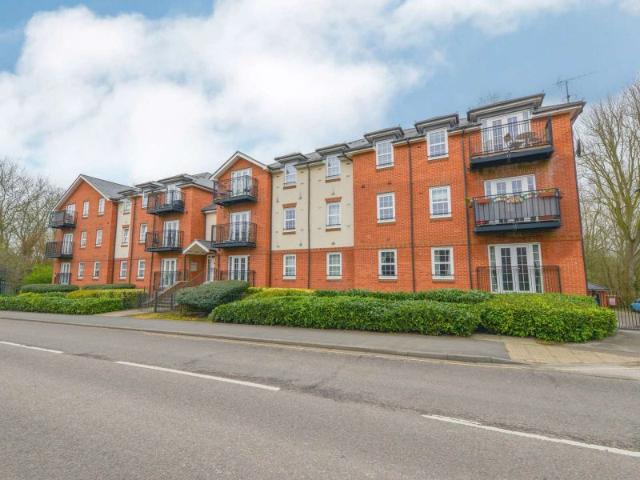Apartment for rent in Five Acres, Hertfordshire