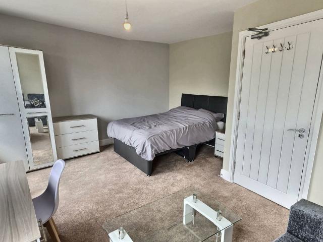 Room for rent in Hythe, Colchester
