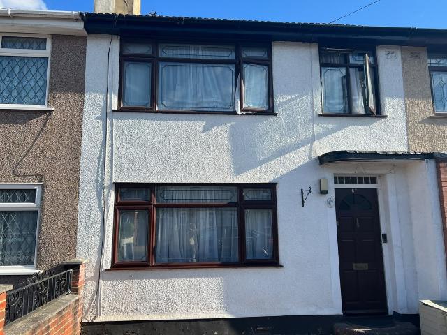 House for rent in Elm Park, Greater London
