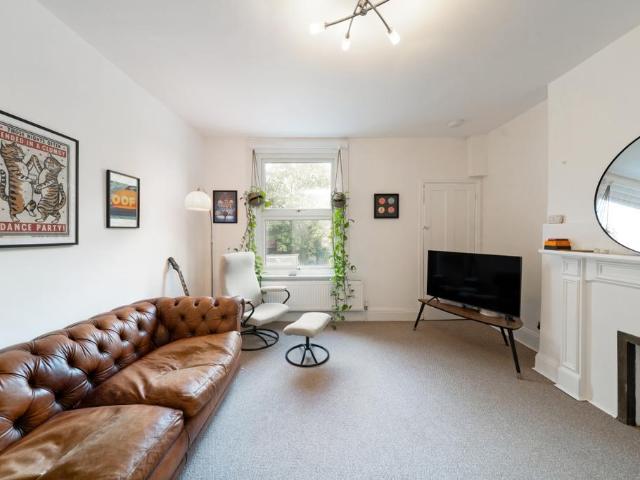Apartment for rent in Dollis Hill, Greater London