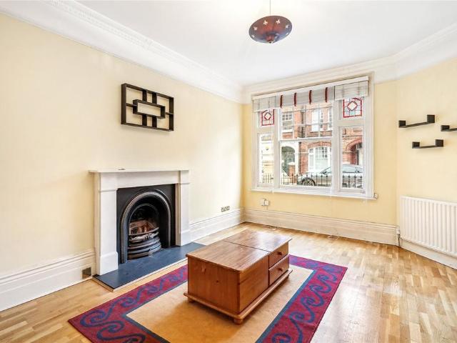 Apartment for rent in West Kensington, Greater London