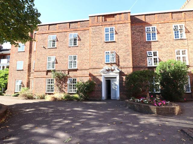 Apartment for rent in Surbiton Court, Greater London