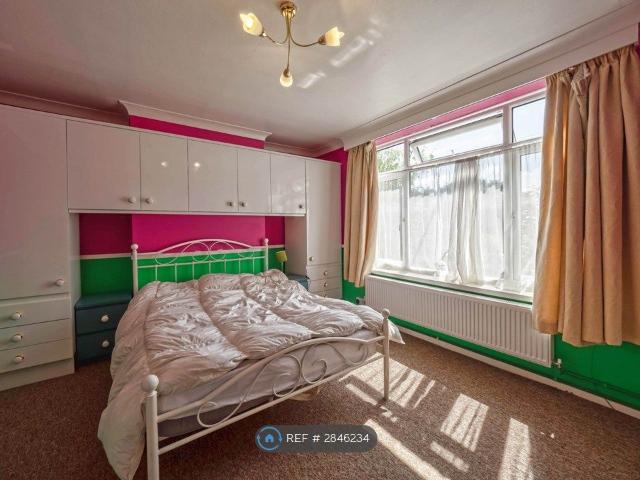 Room for rent in Five Acres, Hertfordshire