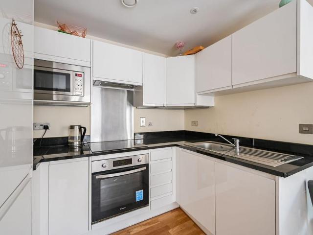 Apartment for rent in Canary Gateway, Greater London