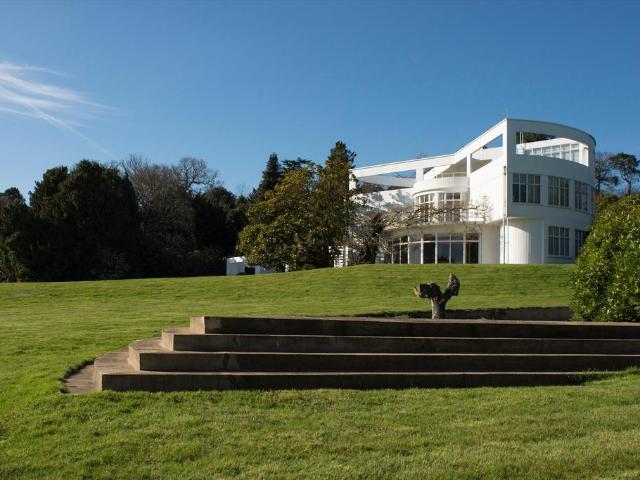 House for rent in Row Town, Surrey