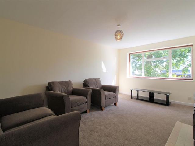 House for rent in London Borough of Croydon, Waddon