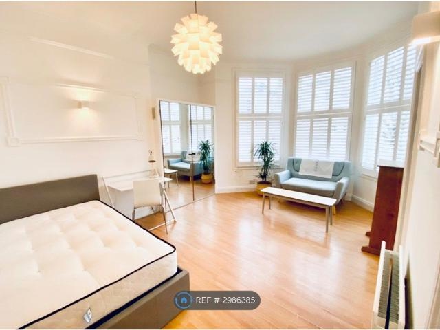 Studio for rent in Aldrington