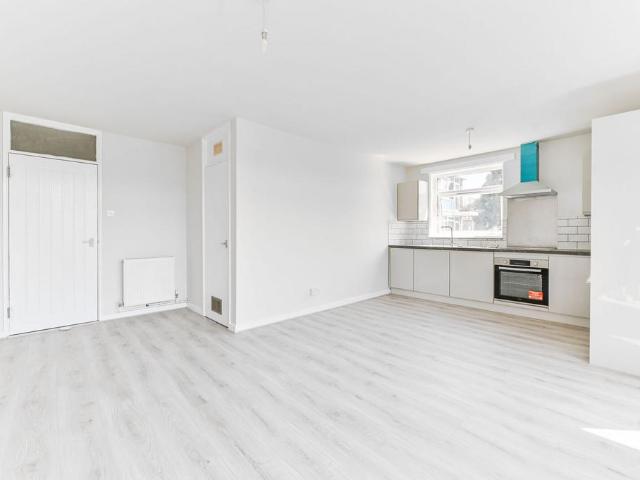 House for rent in London Borough of Croydon, Waddon