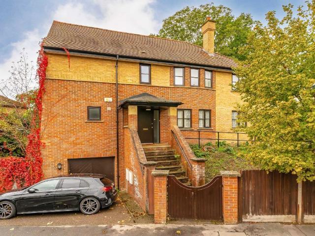 House for rent in London Borough of Croydon, Greater London