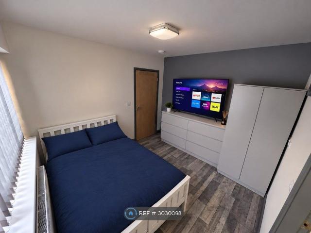 Room for rent in Birdholme, Chesterfield