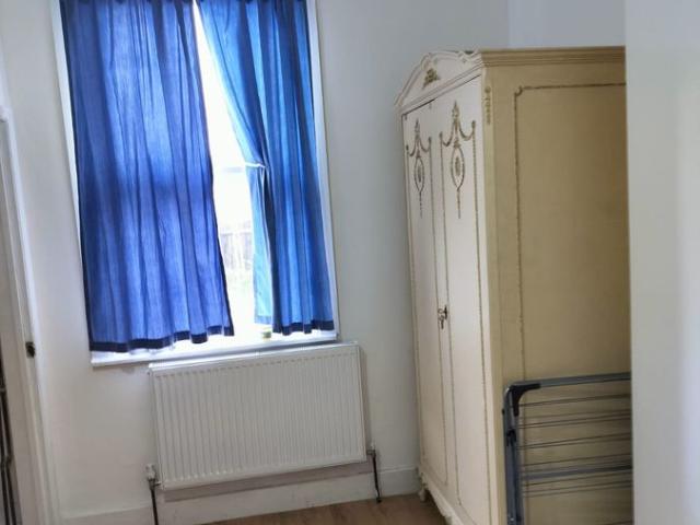 Room for rent in Thames View, Greater London