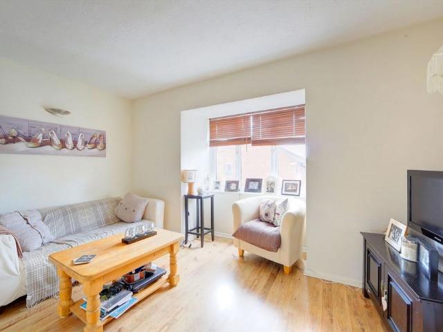 Apartment for rent in Furzedown, Greater London