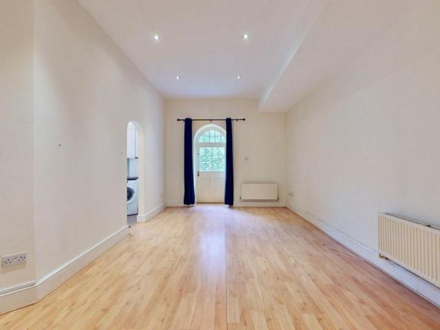Apartment for rent in London Borough of Ealing, Greater London