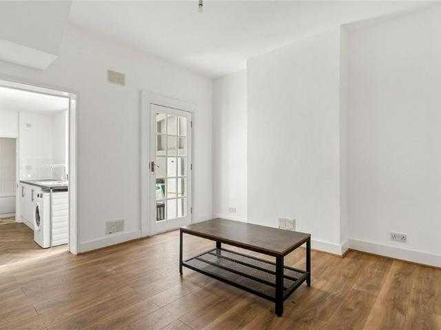 House for rent in Plashet, Greater London