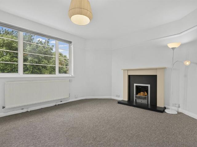 Apartment for rent in Bedford Park, Greater London