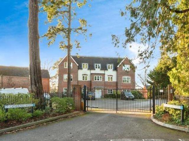 House for sale in Heol-las, Surrey
