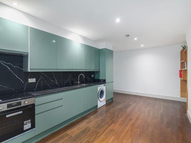 Apartment for rent in North Kensington, Greater London