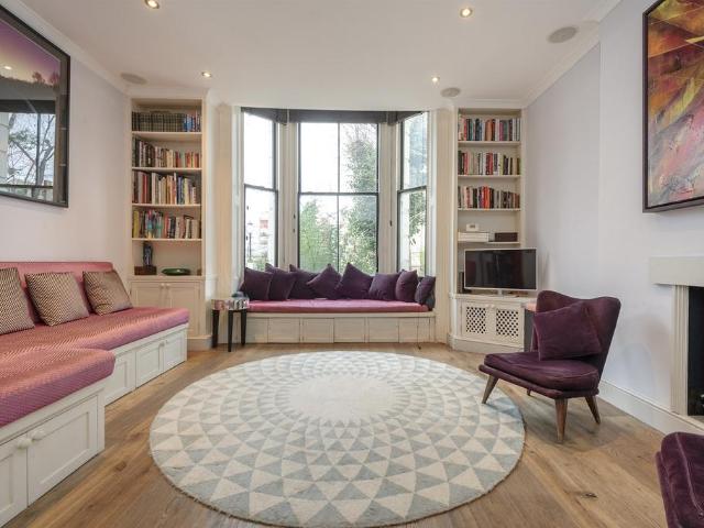 House for rent in North Kensington, Greater London