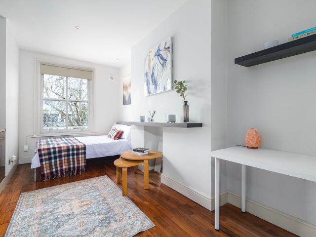 Studio for rent in North Kensington, Greater London