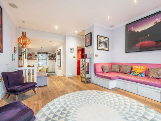 Apartment for rent in North Kensington, Greater London