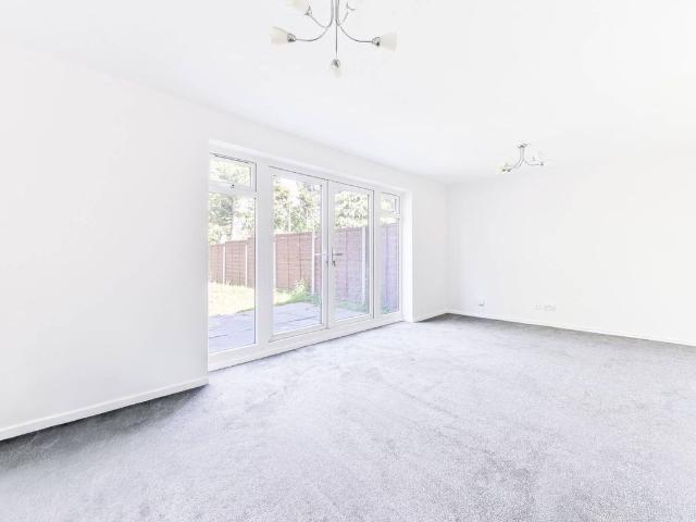 Apartment for rent in London Borough of Croydon, Addiscombe