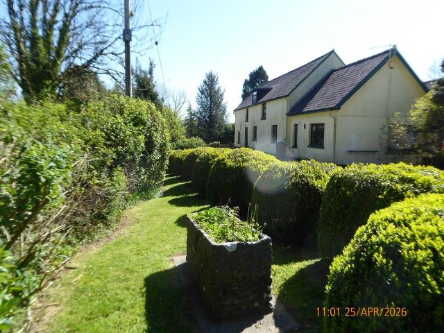 Apartment for rent in Llanddowror, Wales