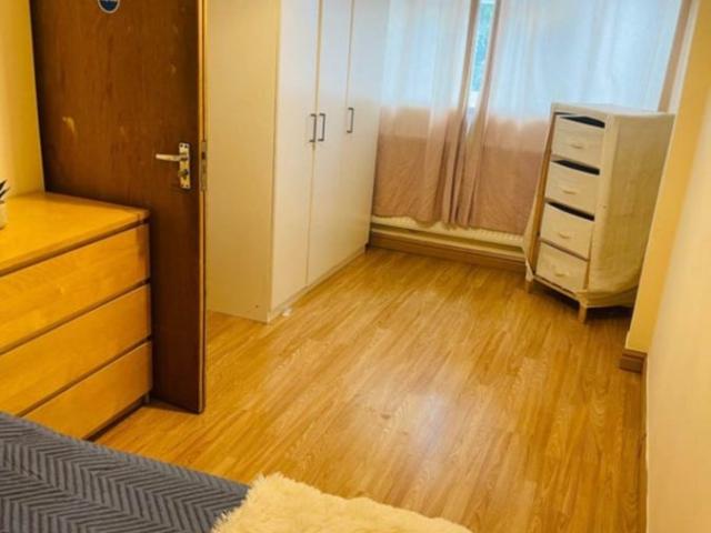 Room for rent in Cowley, Greater London