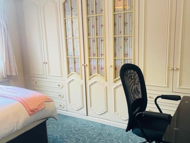 Room for rent in Cowley, Greater London