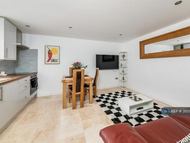 House for rent in St Clement's, The Slade