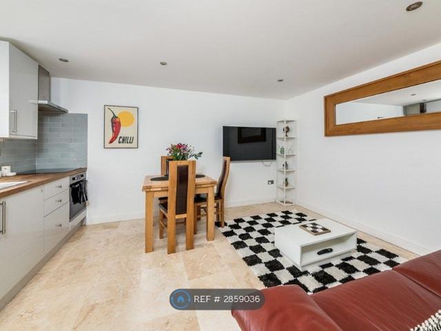 House for rent in St Clement's, The Slade