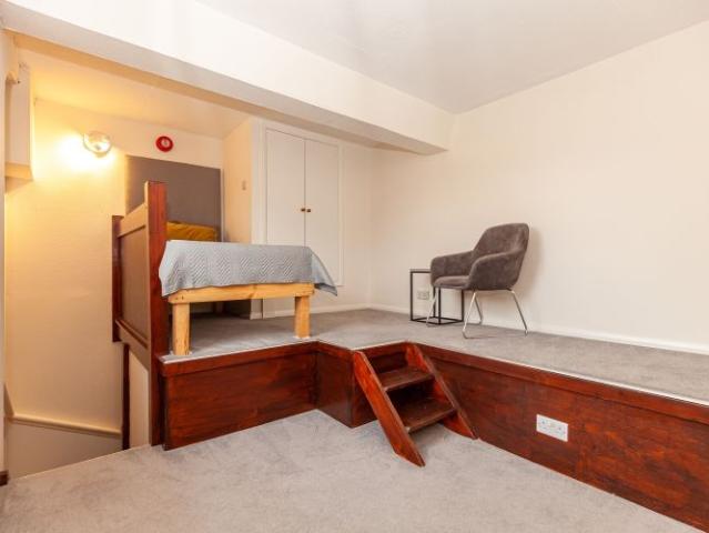 Room for rent in St Clement's, The Slade