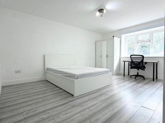 Apartment for rent in Cann Hall, Greater London