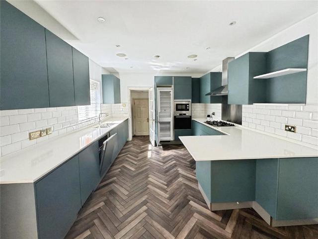 House for rent in Row Town, Surrey