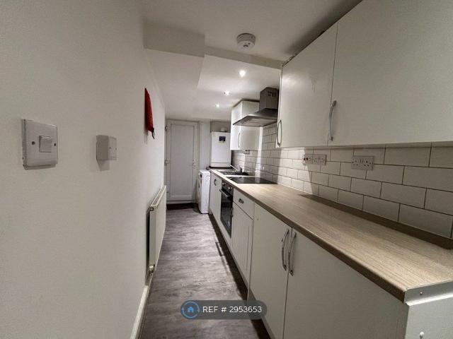 Studio for rent in Calderstones