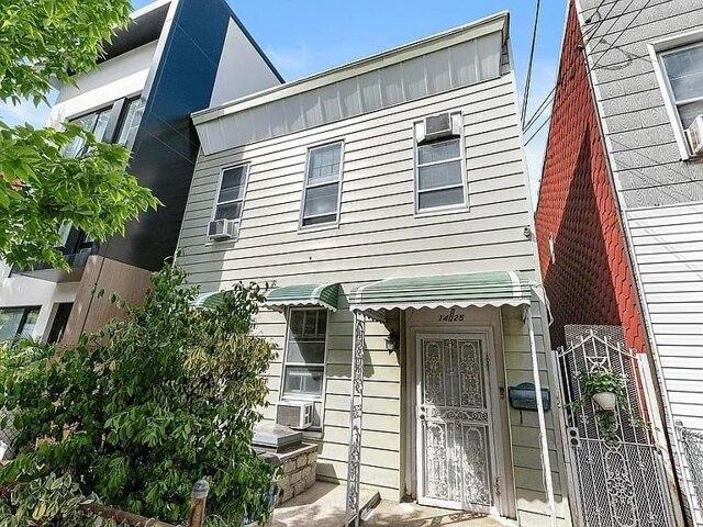 House for sale in Queens, Arverne