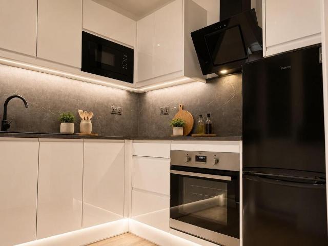 Apartment for rent in London Borough of Ealing, Park Royal