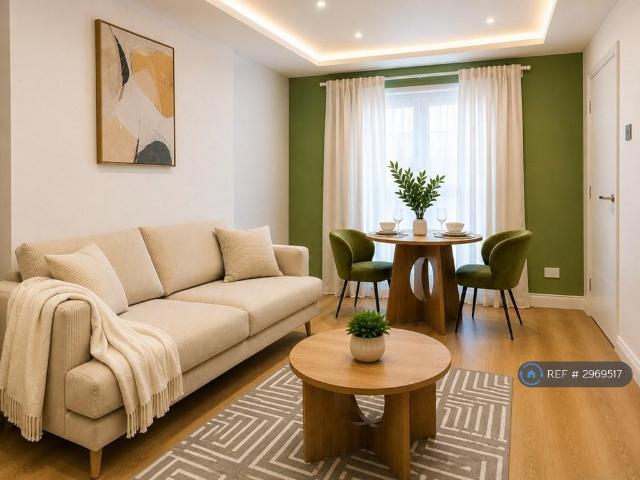 Apartment for rent in London Borough of Ealing, Park Royal