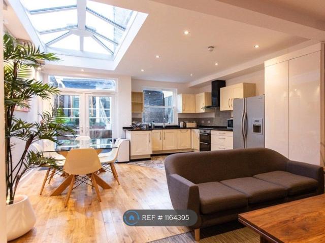 House for rent in London Borough of Croydon, Greater London