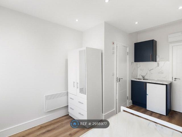 Studio for rent in Thames View, Greater London