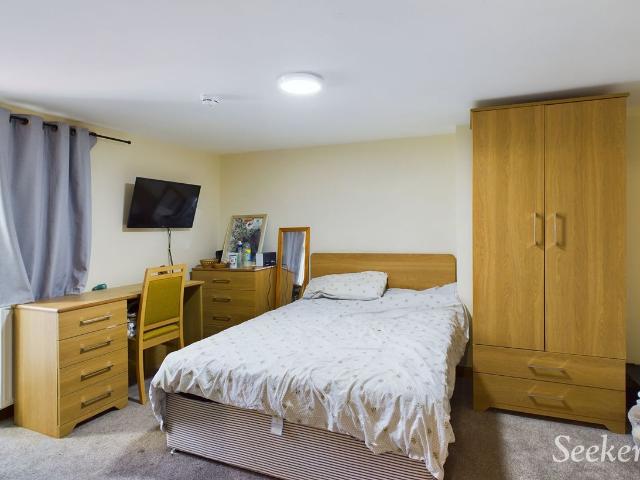 Apartment for rent in Allington, Midway