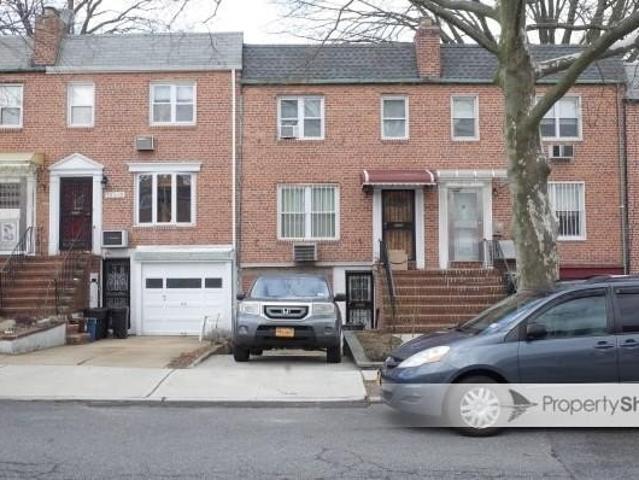 House for sale in Queens, Arverne