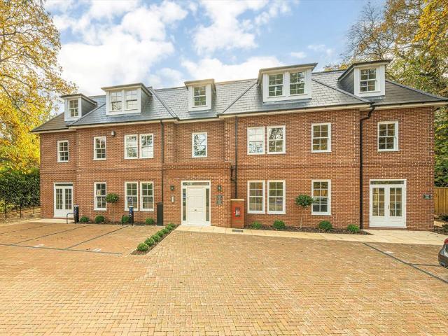 Apartment for rent in Weybridge, Elmbridge