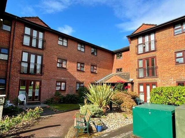 House for sale in Chertsey, Runnymede