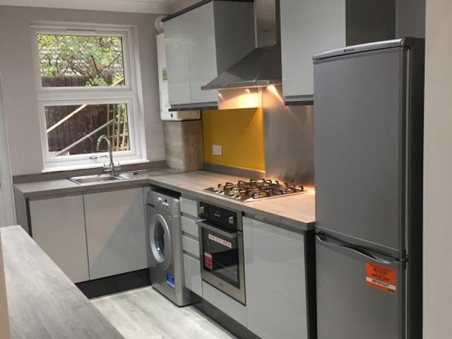 House for rent in Summerstown, Greater London