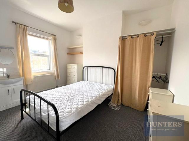 Room for rent in Ewens Farm, Golden Valley