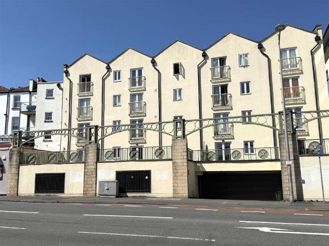 Apartment for rent in Spike Island, Feckenham