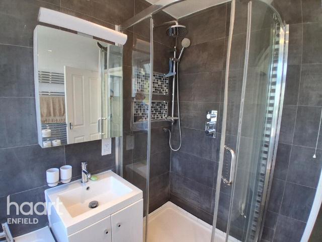 House for rent in Carterhatch, Greater London