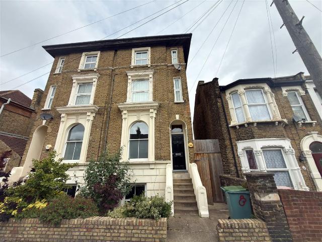 Apartment for rent in Upton, Greater London
