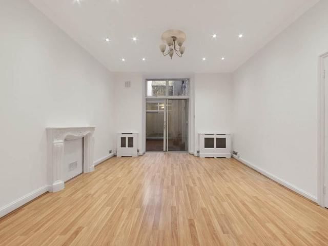 Apartment for rent in Peabody Estate, Greater London
