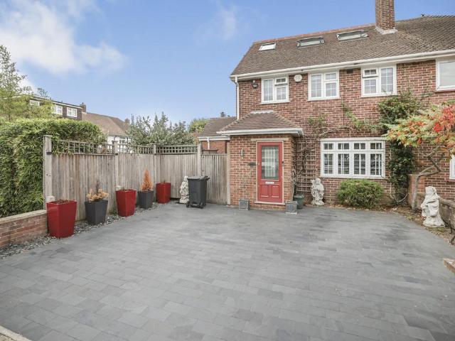 House for rent in Glebe Estate, Greater London